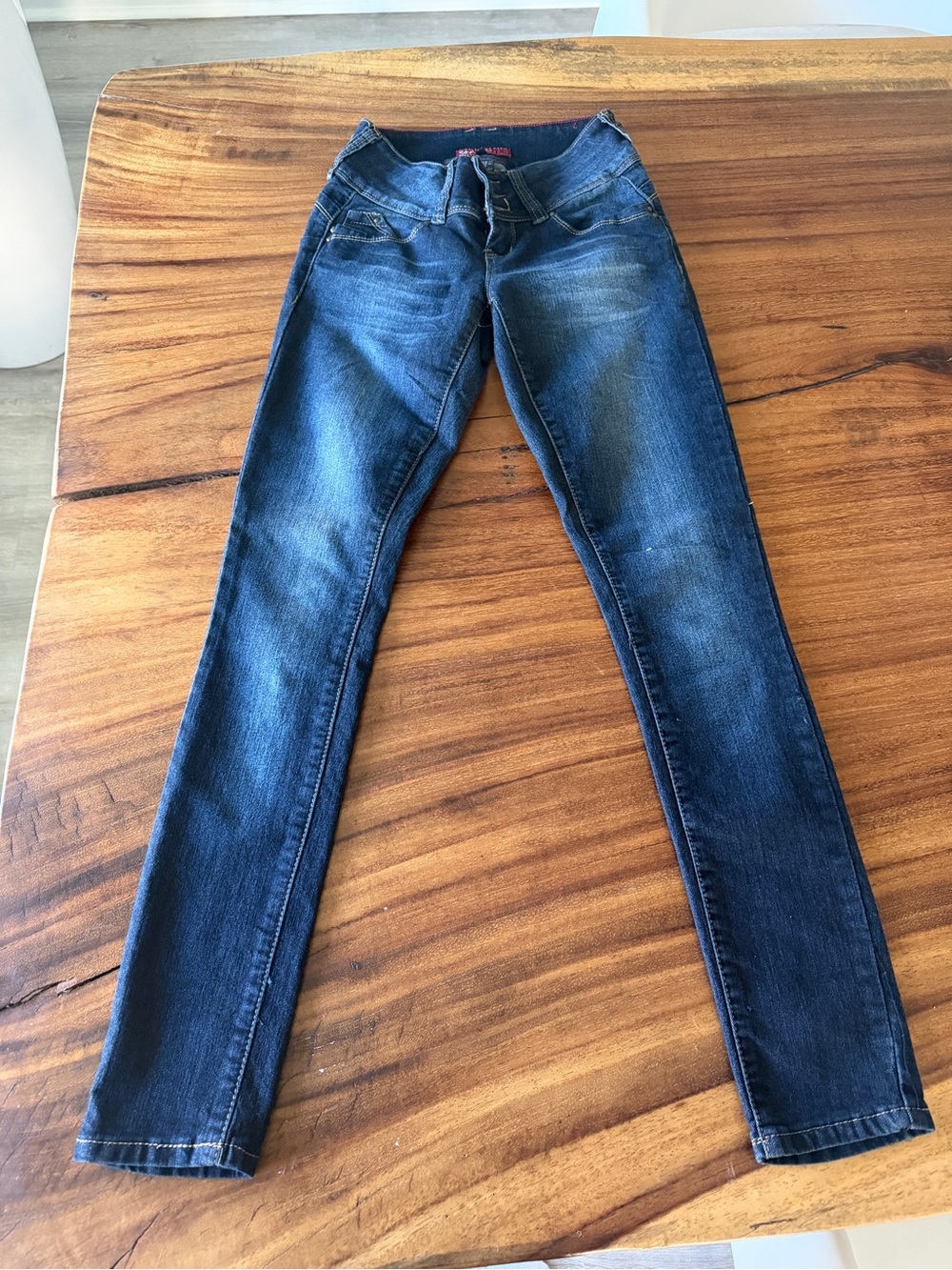 Slim Fit Women’s Skinny Jeans in Faded Blue